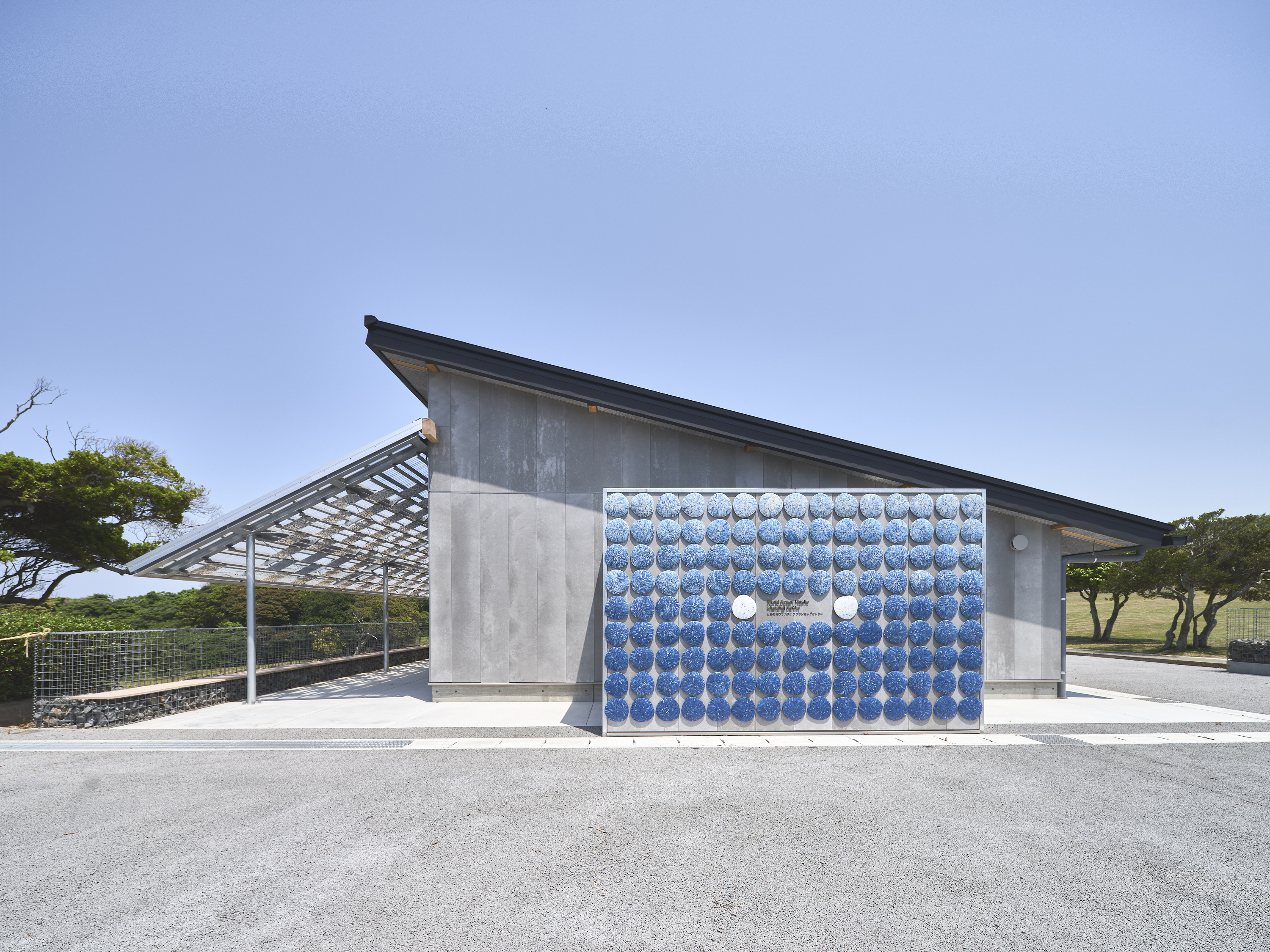 海洋プラスチックを
アップサイクルした建築