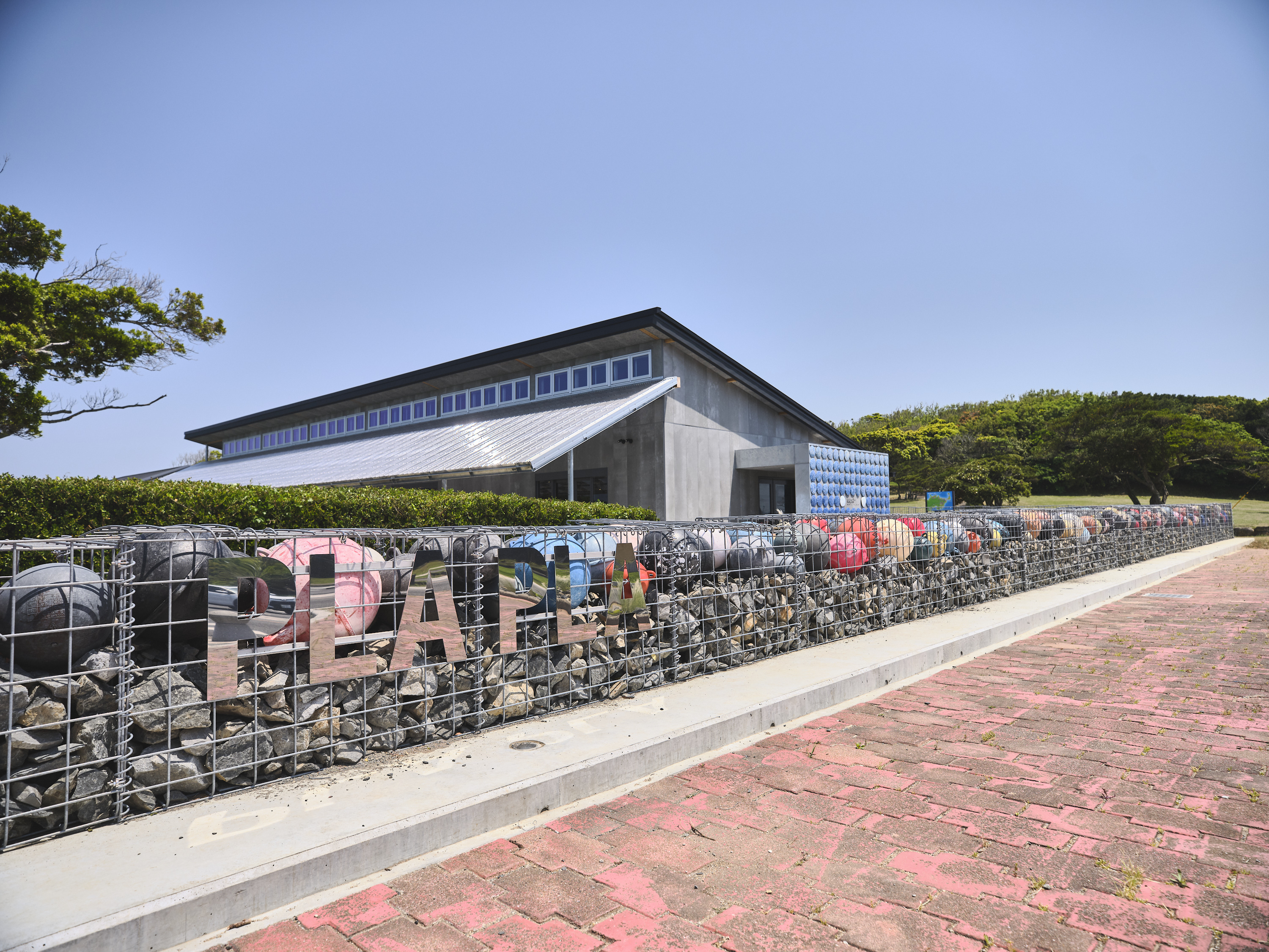 海洋プラスチックを
アップサイクルした建築